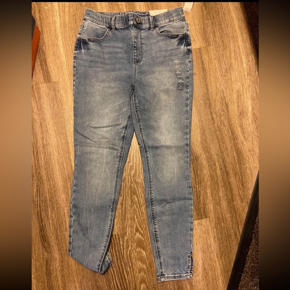Maurices Jeggings NWT Medium